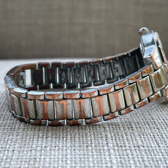 FMD Women Wrist Watch Analog Quartz Crystal Accent Bezel Silver Tone Watch - Picture 2 of 8